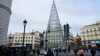 Puerta del Sol, kawasan ramai turis di kota Madrid, menjadi tempat favorit dalam merayakan malam pergantian tahun (Marco Tampubolon/Liputan6.com)