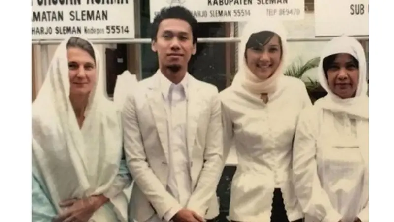 Tengah Tren, 6 Seleb Ini Sudah Lebih Dulu Nikah di KUA