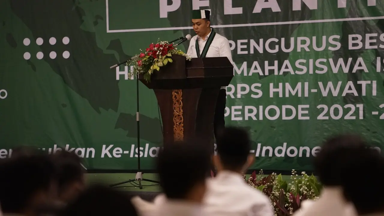 Raihan Ariatama melantik pengurus PB HMI 2021-2023. (Istimewa)