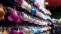 Perempuan Arab Saudi Tidak Bahagia Bekerja di Toko Lingerie