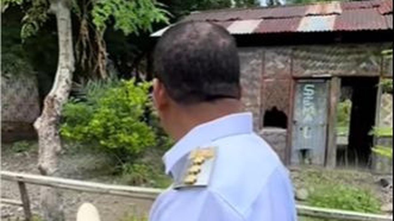 Penjabat (PJ) Bupati Alor, Zeth Sony Libing berkunjung ke SMA Negeri Pureman di Langkuru, Pureman, Kabupaten Alor, Nusa Tenggara Timur belum lama ini.