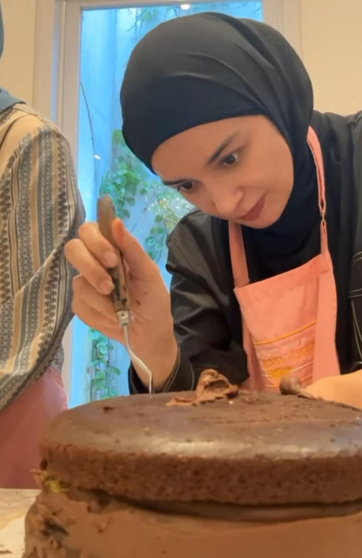 Momen Seru di Balik Kekompakan Shireen Sungkar, Ryana Dea, dan Paula Verhoeven Saat Baking Class