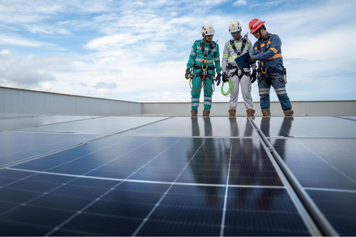 Pemasangan panel surya berkapasitas 40 MWp di Pulau Obi, Halmahera Selatan, Maluku Utara.