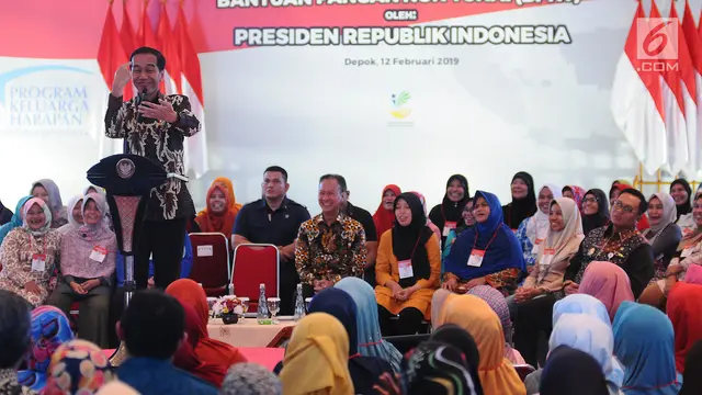 Jokowi Salurkan Bantuan PKH dan BNPT kepada 1.000 Warga Depok
