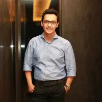 Sejak beberapa tahun pemeran sinetron Gunawan Sudradjat tidak berhadapan dengan kamera. Kini, ia kembali menjalani syuting sinetron. Perasaan canggung dirasakan oleh mantan suami Paramitha Rusadi itu. (Nurwahyunan/Bintang.com)