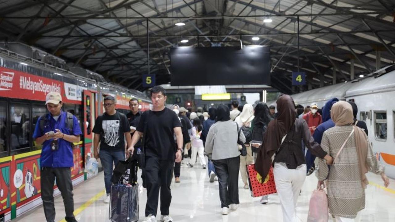 Lonjakan Penumpang Daop 2 Natal 2025: 130 Ribu Lebih Banjiri Stasiun Bandung Jelang Libur Akhir Tahun