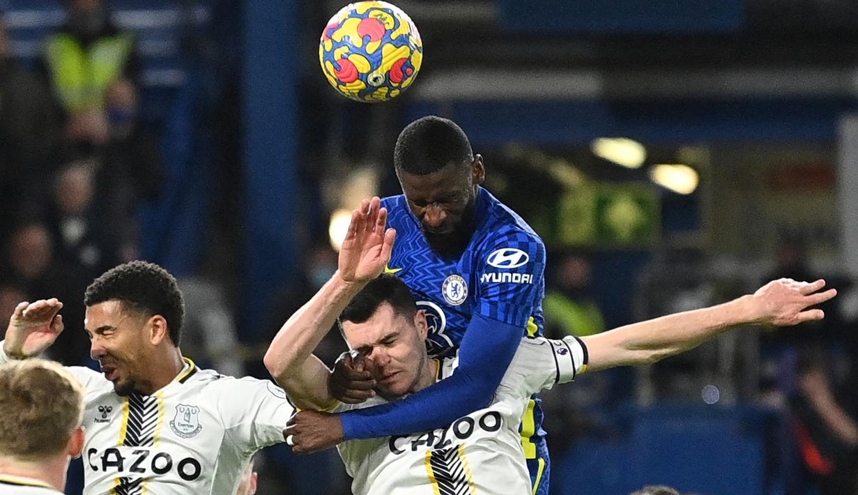 Usai skor 1-1 laga berjalan alot dan berimbang. Tak ada lagi gol tercipta hingga laga usai. (AFP/Justin Tallis)