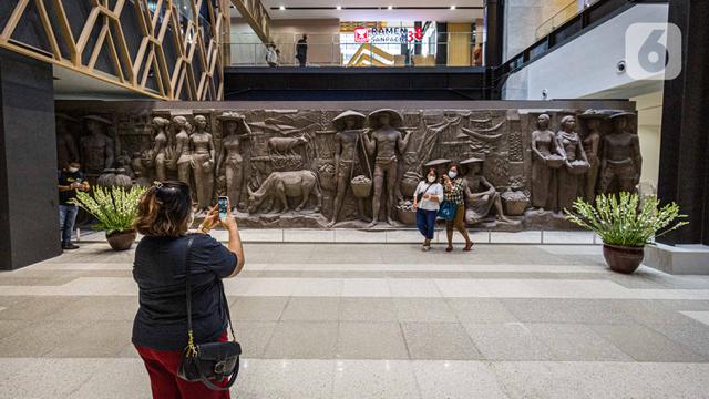 Relief Peninggalan Bung Karno di Gedung Sarinah