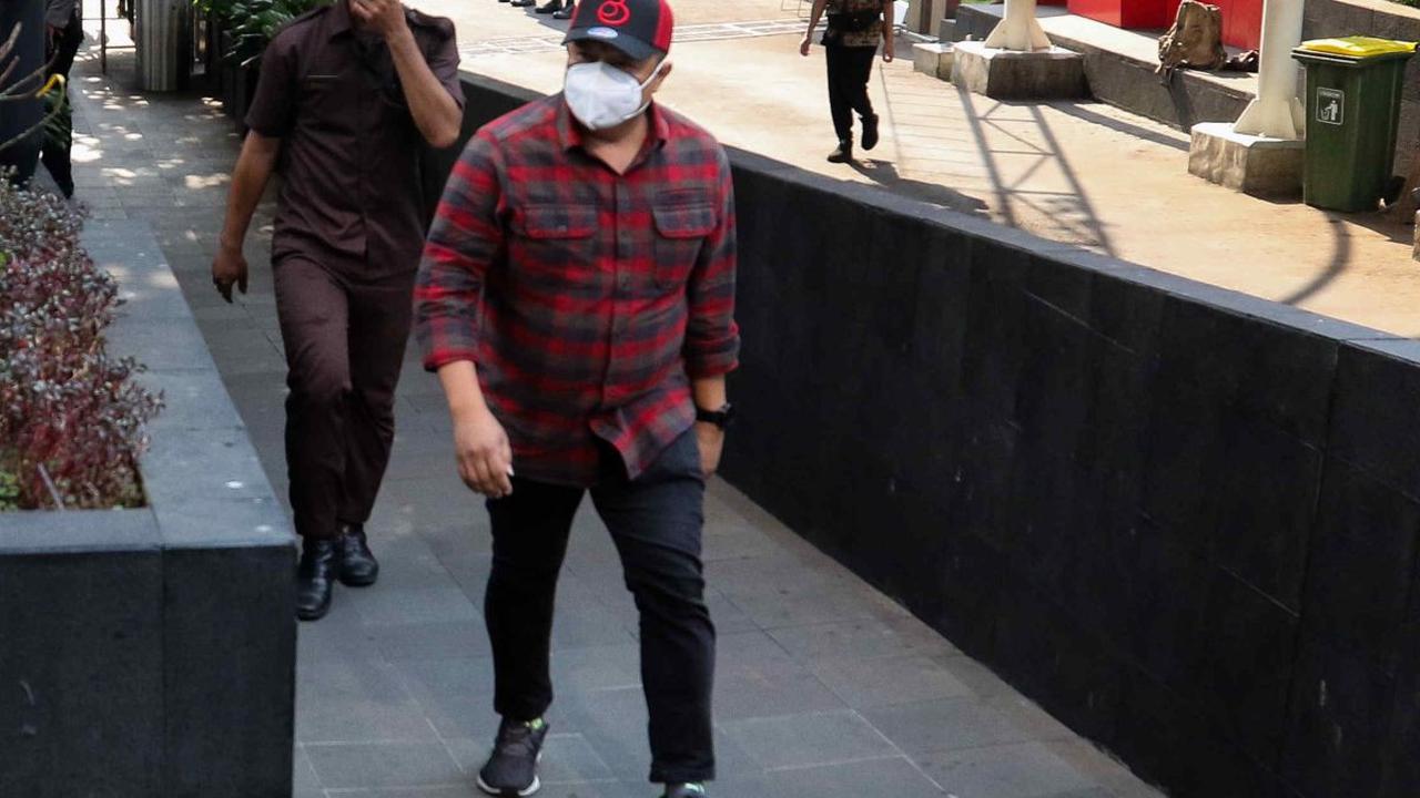 Direktur Alat dan Mesin Pertanian Kementerian Pertanina (Kementan) Muhammad Hatta tiba di Gedung Komisi Pemberantasan Korupsi (KPK), pada Jumat (13/10/2023). Dia menyerahkan diri setelah ditetapkan sebagai tersangka kasus dugaan korupsi di Kementan.