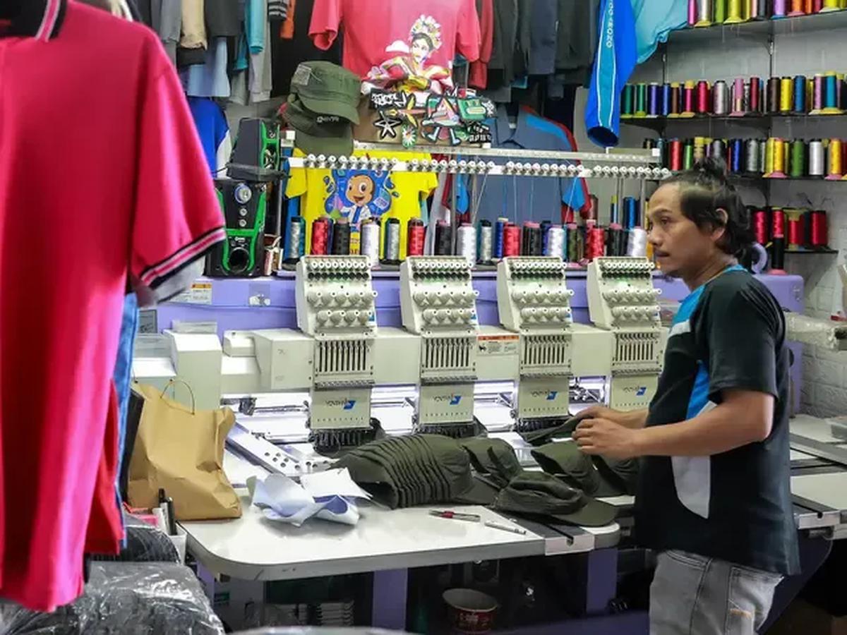 "Target penyaluran ini lebih tinggi karena terdapat lonjakan penyaluran KUR akibat peningkatan permintaan kredit UMKM dan sebagai instrumen stimulus pengungkit ekonomi saat pandemi Covid-19,"