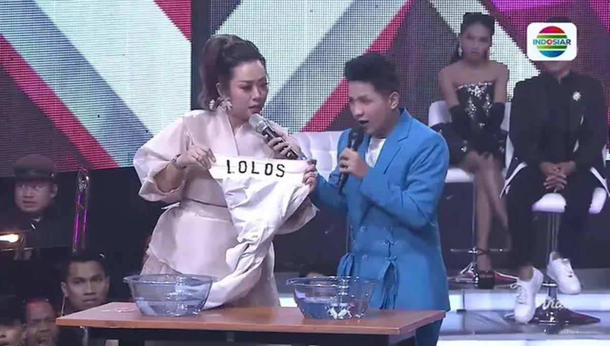 Aksi Kocak Soimah dan Jirayut Cuci Baju di Panggung D'Academy 7, Bikin Andi Syaqirah dan Para Host Kaget