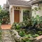 8 Ide Kombinasi Tanaman Hias dan Kolam Ikan untuk Pekarangan Rumah yang Sempit