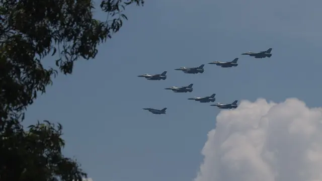 TNI AU Lakukan pertemuan di udara dengan RSAF Singapura.