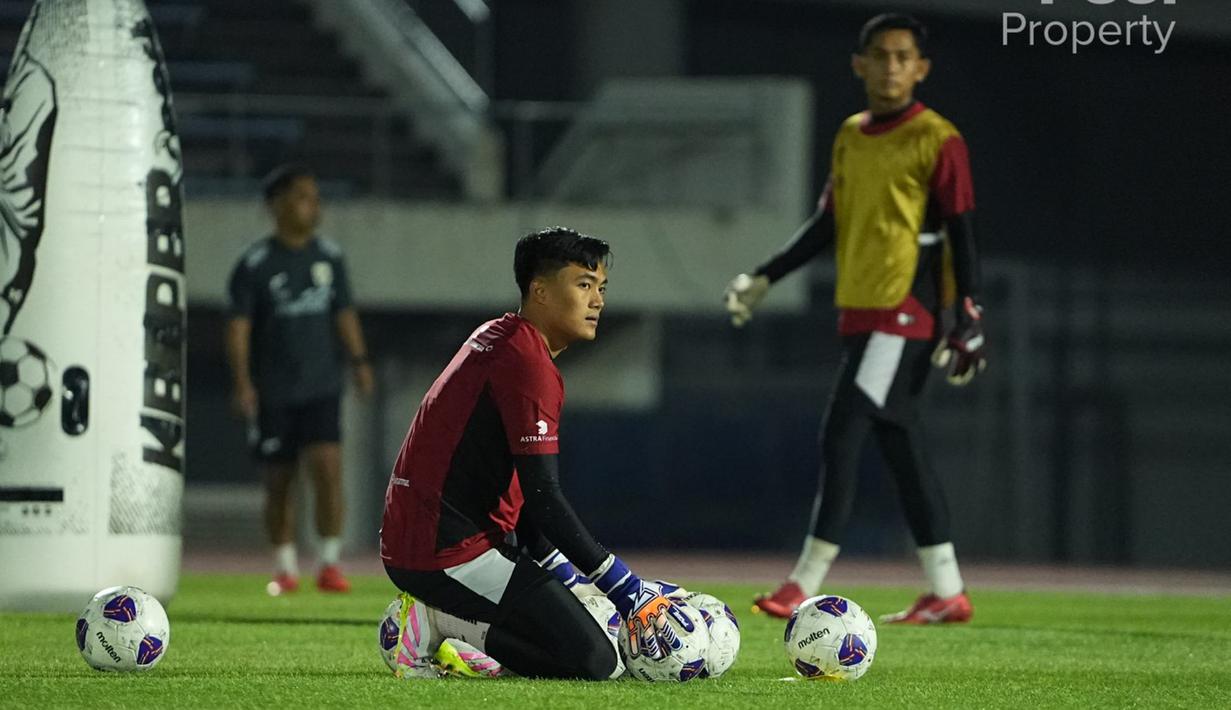 Kiper Timnas Indonesia, Ernando Ari, mengikuti sesi latihan jelang menghadapi tuan rumah Jepang dalam Kualifikasi Piala Dunia 2026 zona Asia di Suita City Stadium, Selasa (10/6/2025). (Dok PSSI)