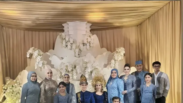 Nurah Syahfirah saat Dampingi Anak Sambungnya Teuku Rassya akad nikah pake kebaya. [@miralhamid_]
