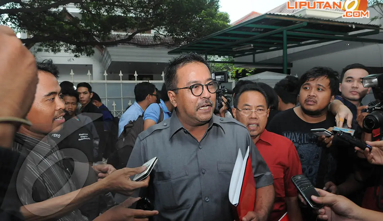  Rano Karno hadir dalam rapat yang diadakan kediaman Megawati Soekarnoputri, Jalan Teuku Umar, Jakarta, Selasa (15/04/2014) (Liputan6.com/Herman Zakharia).