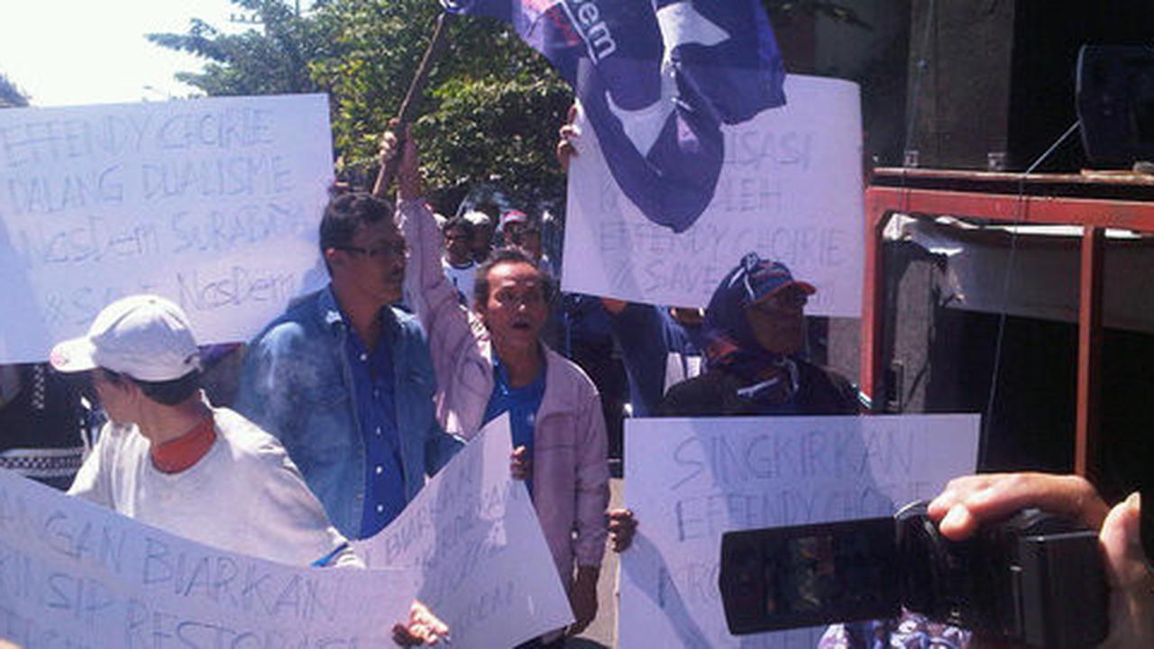Datang ke Surabaya, Surya Paloh disambut demo ratusan kader NasDem