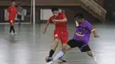 Para pemain beraksi pada Kejuaraan Futsal Tuna Rungu di Lapangan Futsal GOR Ciracas, Jakarta, Sabtu (7/11/2015). Kegiatan itu dilakukan dalam rangka memperingati Hari Sumpah Pemuda. (Bola.com/Vitalis Yogi Trisna)