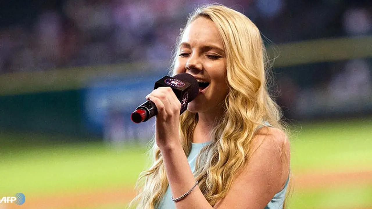 danielle-bradbery-130619b.jpg