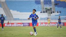Fikri Arjidan dapat debut bersama Arema saat melawan Dewa united. (Bola.com/Iwan Setiawan)