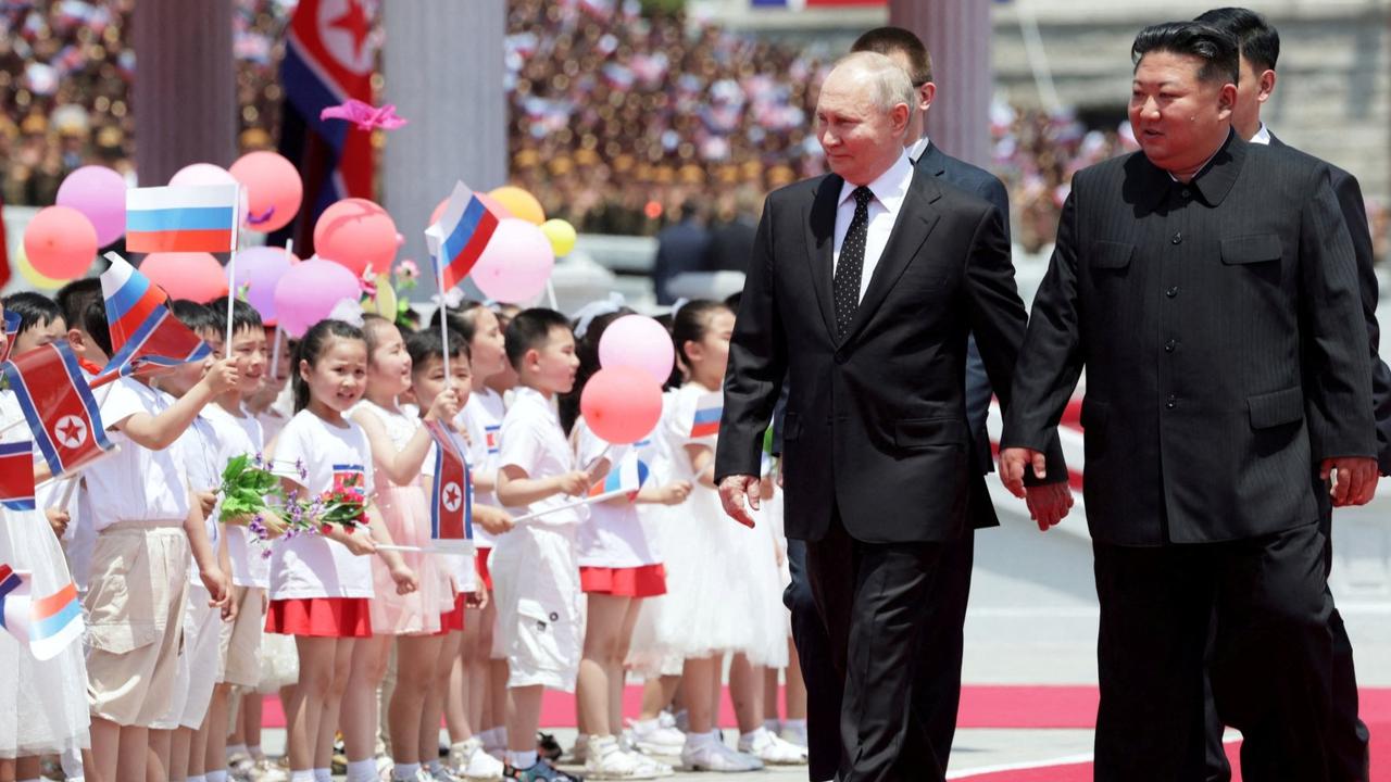 Bukan Senjata atau Mobil Mewah, Putin Beri Kim Jong-un Hadiah 75 Ekor Hewan Langka, Ada Bebek Sampai Beruang