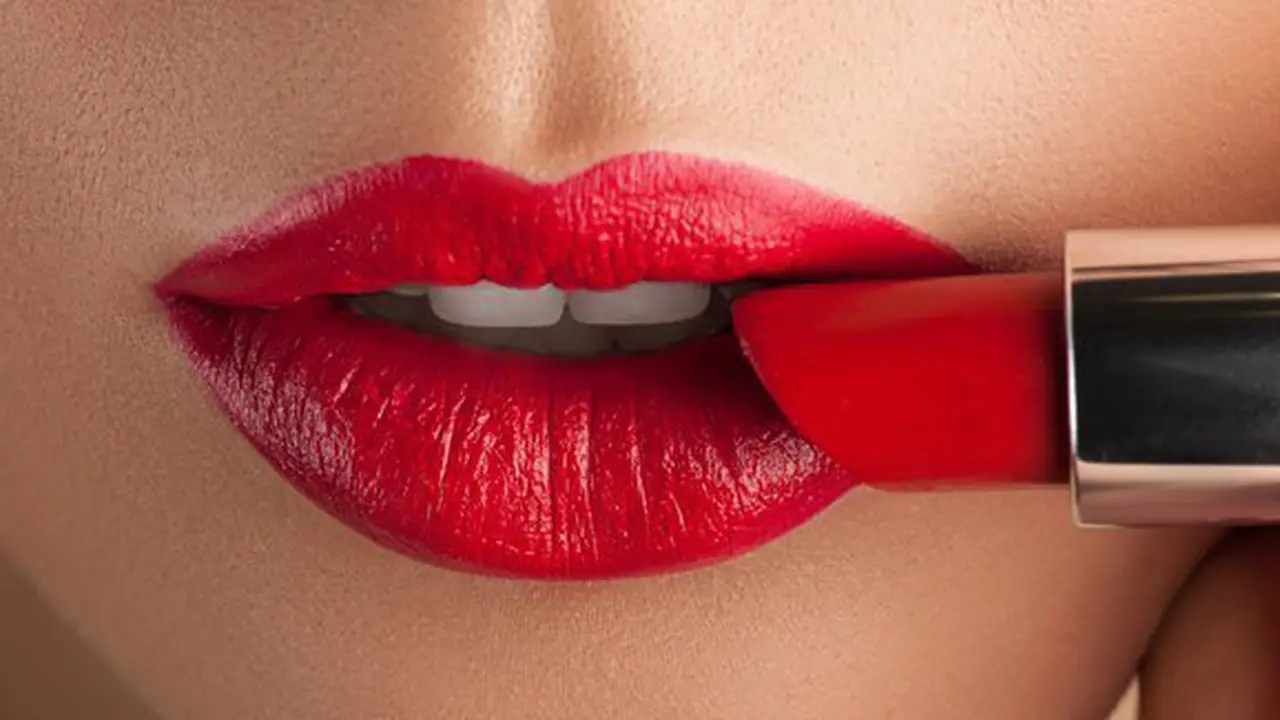 Warna lipstik yang tidak akan ketinggalan zaman/copyright Shutterstock.com