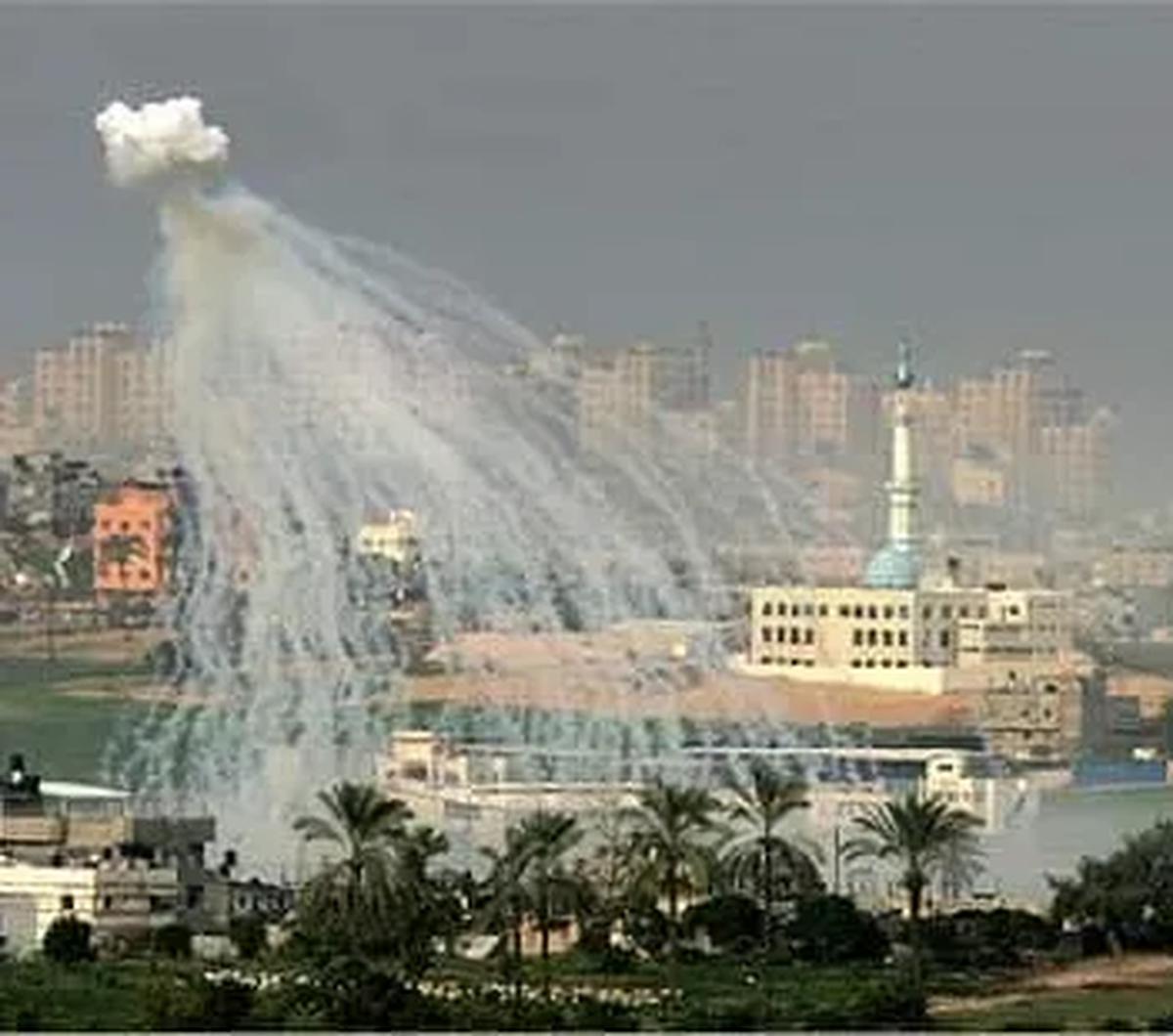 Serangan balasan terhadap kelompok militan Palestina Hamas terjadi setelah serangan brutal dan terkoordinasi di Israel selatan selama akhir pekan.&nbsp;