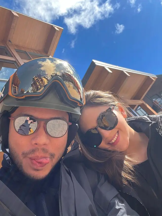 Potret Serasi Outfit Liburan Jessica Mila dan Kekasih di Amerika Serikat, Salah Satunya Tenteng Tas Rp40Jutaan