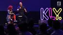 Presenter Deddy Corbuzier bersama selebgram Ria Ricis saat jadi pembicara di  XYZ DAY 2018  di The Hall Senayan City, Jakarta, Rabu (25/4). KLY Day menghadirkan talkshow dari para konten kreator dan influencer hits. (Liputan6.com/Herman Zakharia)