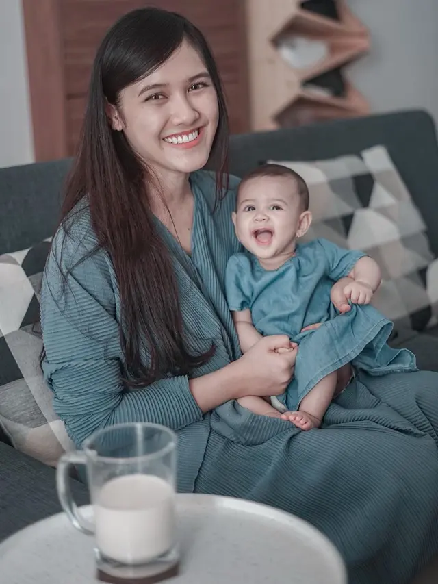 6 Potret Annasya Keponakan Alyssa Soebandono yang Miliki Mata Indah, Menggemaskan