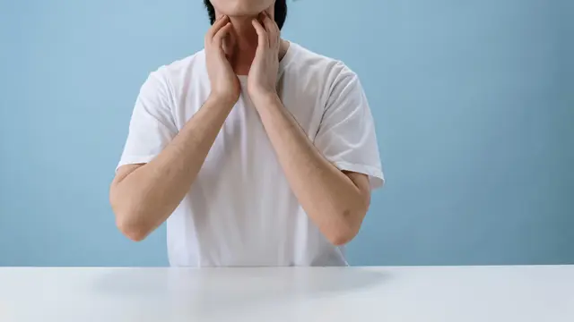 Suara Serak dan Sakit Tenggorokan