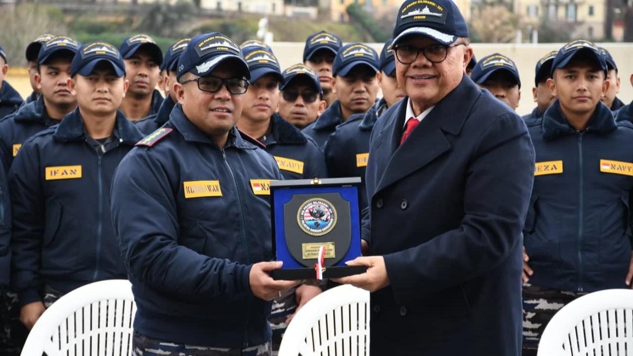 FOTO: KRI Prabu Siliwangi 321 Mulai Berlayar untuk Memperkuat Armada TNI AL