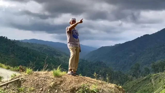 Gunung Kulabu di perbatasan Sumatera Barat dan Sumatera Utara