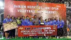 Tim Wahana Express Group (WEG) keluar sebagai juara di kategori putri pada final turnamen Danjen Kopassus Open Volleyball Tournament, di GOR Nanggala, Minggu (08/4). WEG mengalahkan PB Voli AD (PBVAD) Putri, tiga set langsung. (Liputan6.com/Johan Tallo)
