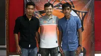Agung Supriyanto (kanan), resmi bergabung dengan Sragen United. (Bola.com/Romi Syahputra)