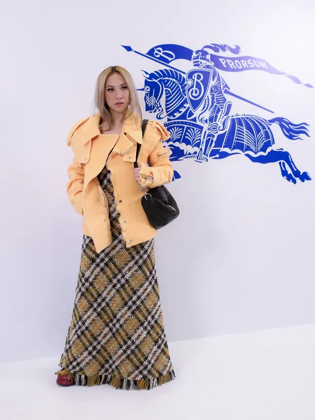14 Gaya Elegan Artis Wanita Hadiri Acara Burberry Outerwear 2024 di Jakarta, Mikha Tambayong, Syifa Hadju, hingga Aaliyah Massaid