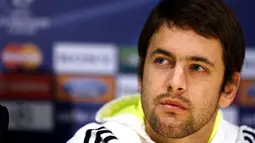 Chelsea's midfielder Joe Cole gives a press conference before training at Stamford Bridge in London, on March 4, 2008., on the eve of their UEFA Champions League first knock-out round, 2nd leg match against Olympiakos. AFP PHOTO / GLYN KIRK