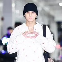 Mengawali tahun 2026, Mingyu Seventeen yang merupakan brand ambassador Dior baru saja berangkat ke Hong Kong untuk menghadiri acara peluncuran koleksi Dior karya Jonathan Anderson di pop-up K11 Musea. [Dok. Dior]