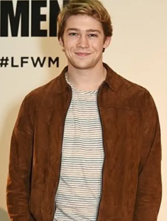 Melansir Ace Showbiz, kedatangan Taylor dan Joe ke kediaman ibunda Taylor kabarnya mendapat sambutan hangat. Selain itu Joe diterima baik di keluarga kekasihnya itu dan itu menjadi tanda adanya restu untuk mereka. (instagram/joe.alwyn)