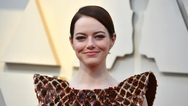 Emma Stone Tampil Cantik di Karpet Merah di Oscar 2019