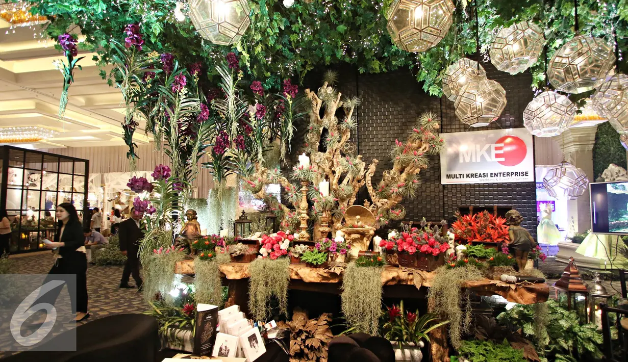 Aksesoris pernikahan ditampilkan dalam Bridestory Fair di Gandaria City, Jakarta, Jumat (18/3). Pameran menghadirkan 100 vendor pilihan dari Indonesia, Singapura, dan Filipina yang akan berlangsung hingga 20 Maret 2016. (Liputan6.com/Immanuel Antonius)