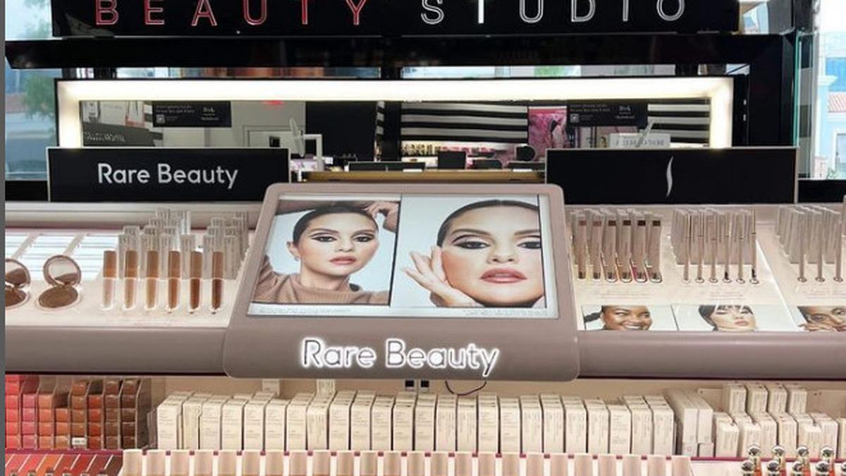 Selena Gomez Sukses Bisnis Kosmetik, Penjualan Blush On Rare Beauty