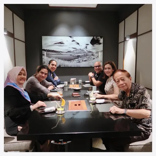 7 Momen Kedekatan Irwan Musry dengan Anak Tiri yang Akrab Banget