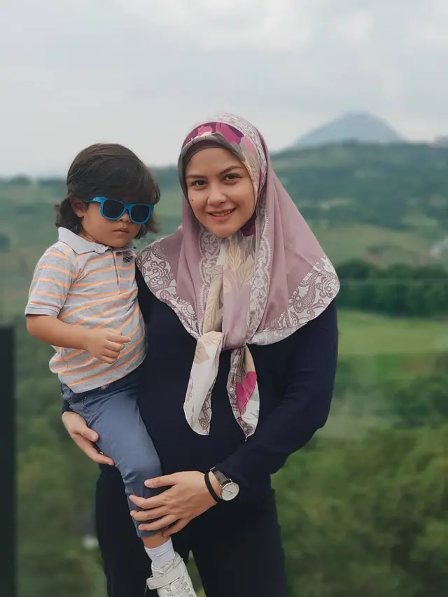 [Fimela] Revalina S Temat