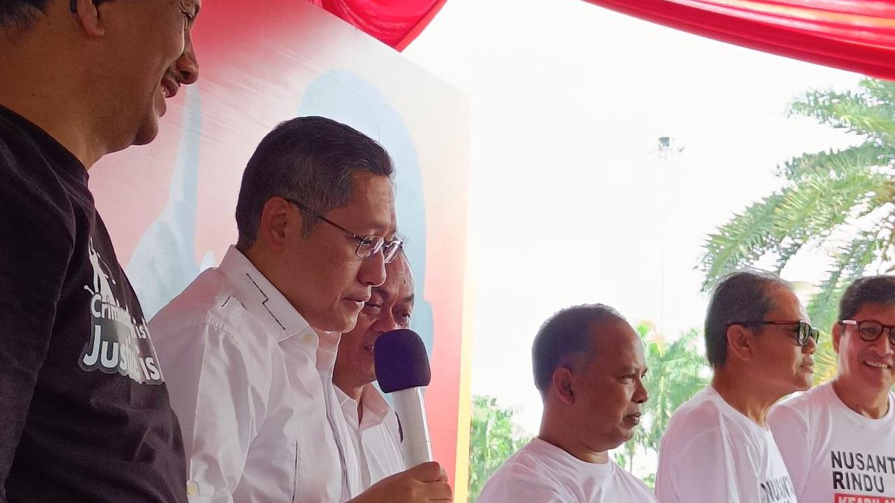 "Artinya adalah hukum yang tegak tetapi keadilan roboh maka sesungguhnya hukum itu roboh dengan sendirinya. Hukum yang ditegakkan tanpa mempertimbangkan azas keadilan bahkan melecehkan azas keadilan itu adalah hukum yang secara yuridis dan sosial sesat,"
