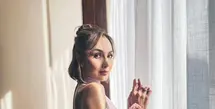 Penampilan Sara Wijayanto curi perhatian di pernikahan Adinia Wirasti [@sarawijayanto]