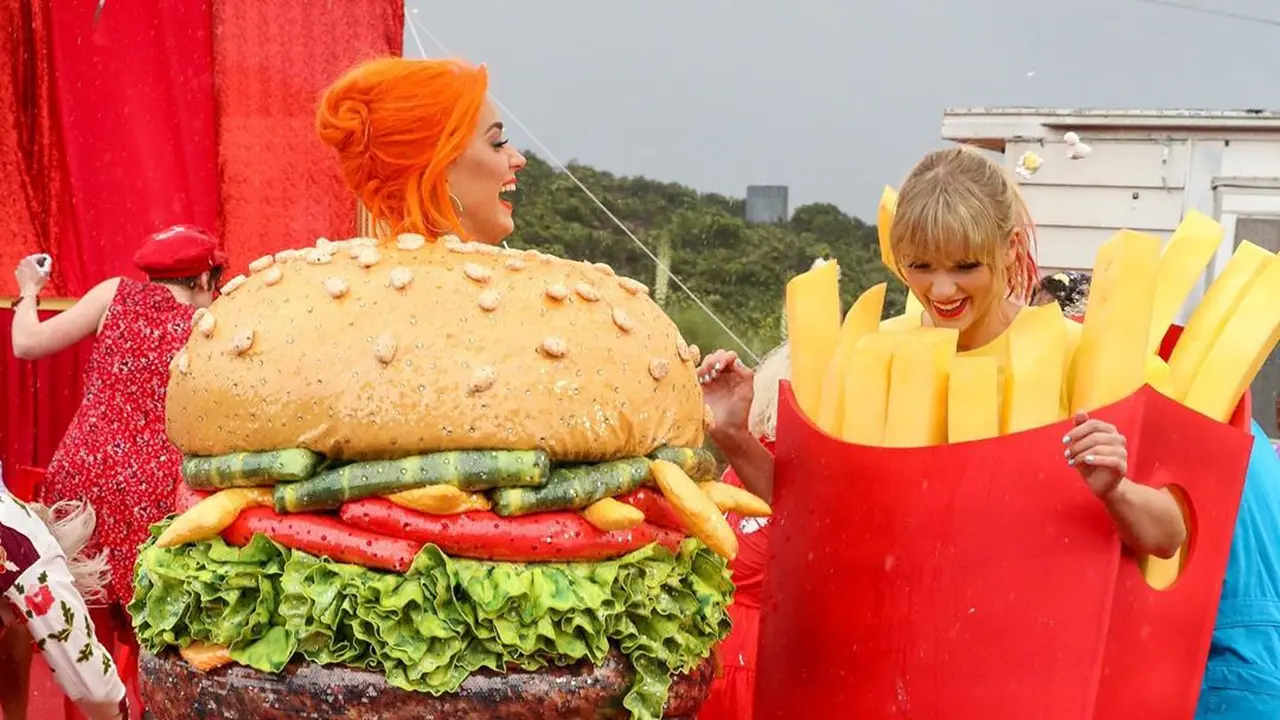 [Fimela] Taylor Swift dan Katy Perry
