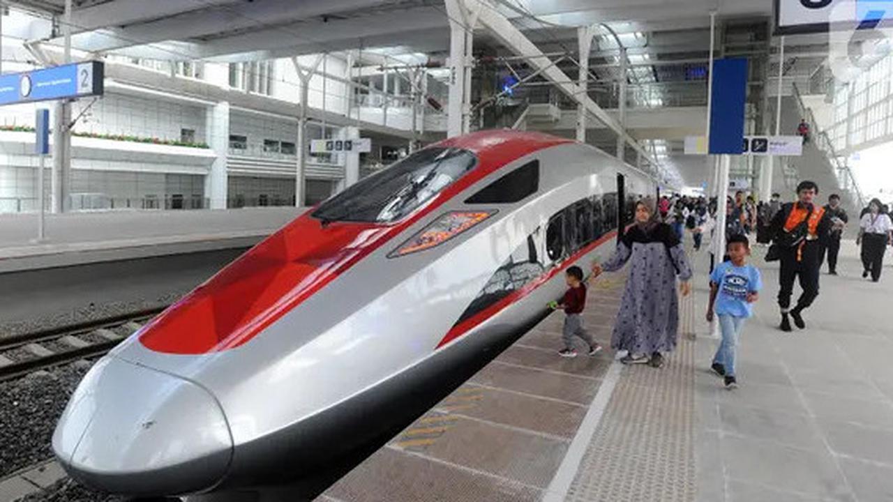 Potensi Cuaca Buruk Akhir Tahun, Naik Kereta Cepat Whoosh Aman?