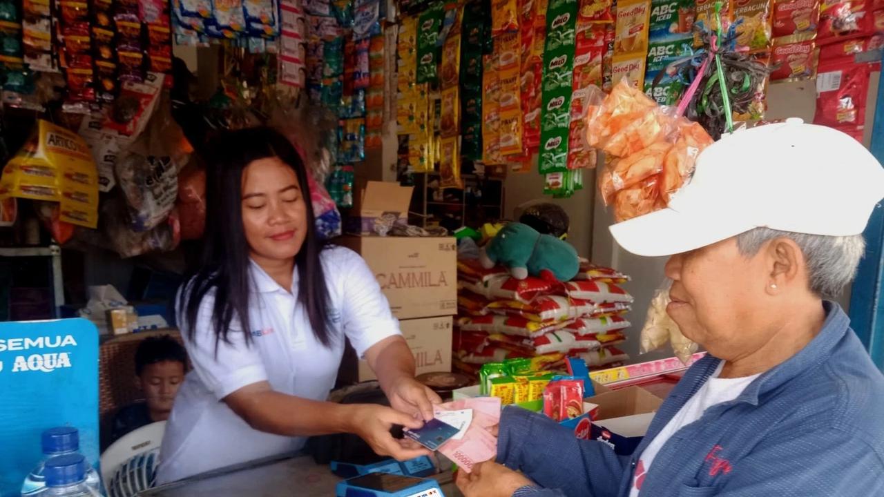 Miya, seorang perempuan berusia 42 tahun, pemilik BRILink Agen di Kelurahan Talang Putri, Kecamatan Plaju, Palembang, Sumatera Selatan