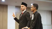 Calvin Verdonk saat pengambilan sumpah untuk menjadi Warga Negara Indonesia (WNI) di Kantor Kanwil Kemenkumham DKI Jakarta, Selasa (4/6/2024) malam WIB. (Bola.com/Dok. PSSI)